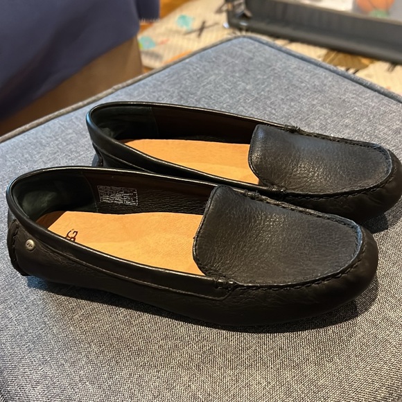 Women’s Ugg Slip-Ons - Picture 2 of 6